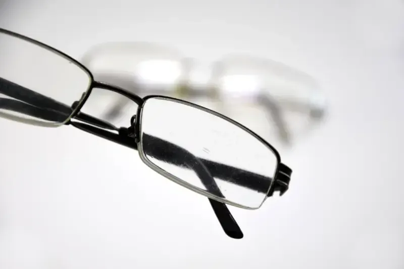 Czy zaćma jest wadą wzroku? Jak ją rozpoznać?